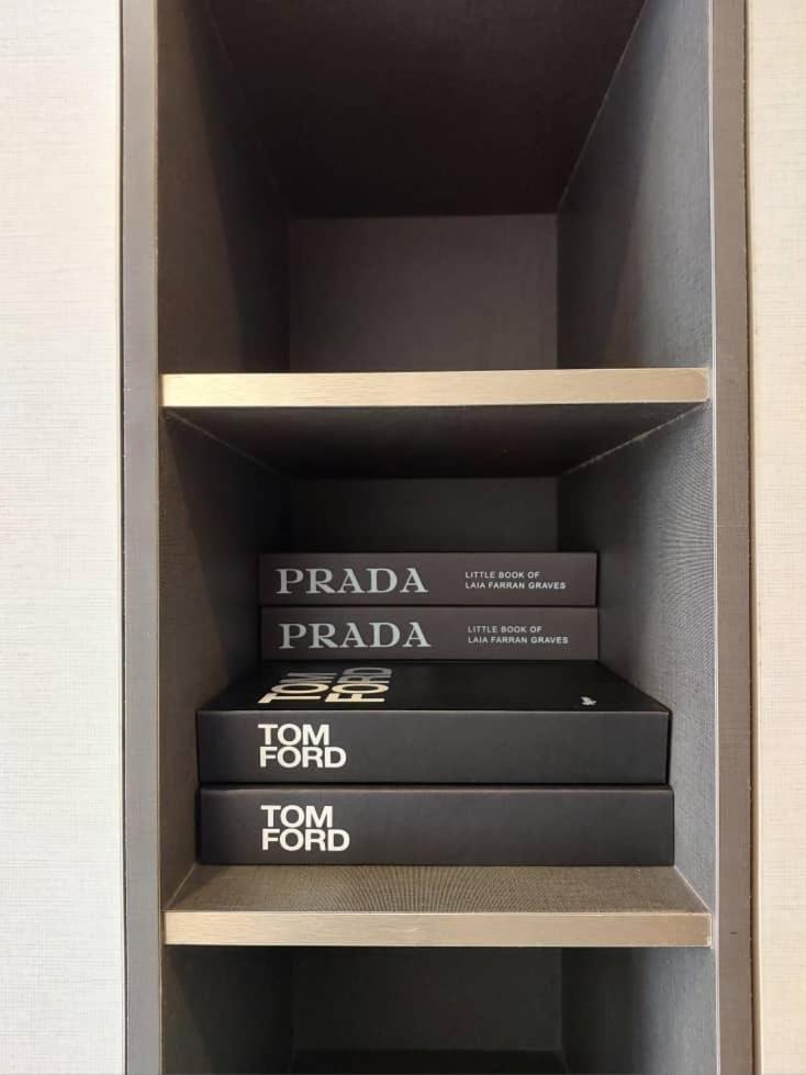 Apartament Millerz Square By Mykey Kuala Lumpur Zewnętrze zdjęcie Tom Ford book