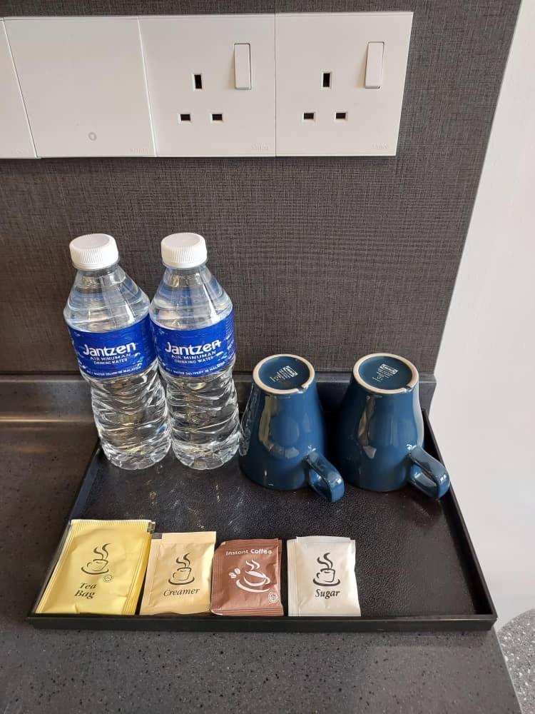 Apartament Millerz Square By Mykey Kuala Lumpur Zewnętrze zdjęcie Bottled water in a hotel room
