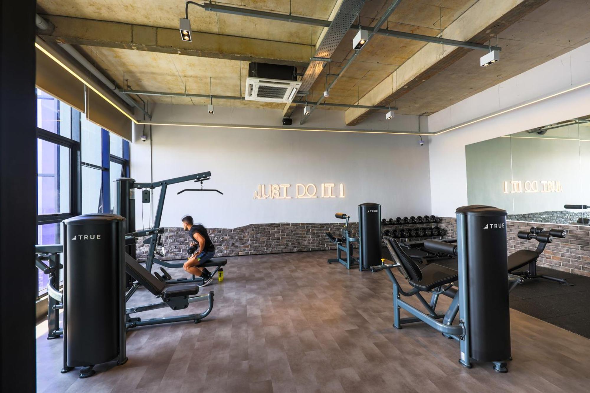 Apartament Millerz Square By Mykey Kuala Lumpur Zewnętrze zdjęcie The gym at the University of Roehampton