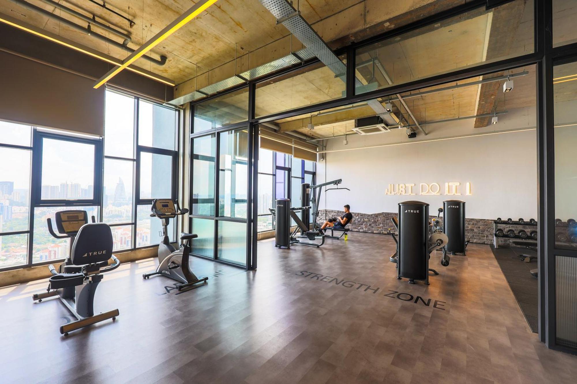 Apartament Millerz Square By Mykey Kuala Lumpur Zewnętrze zdjęcie The gym at the 100th floor