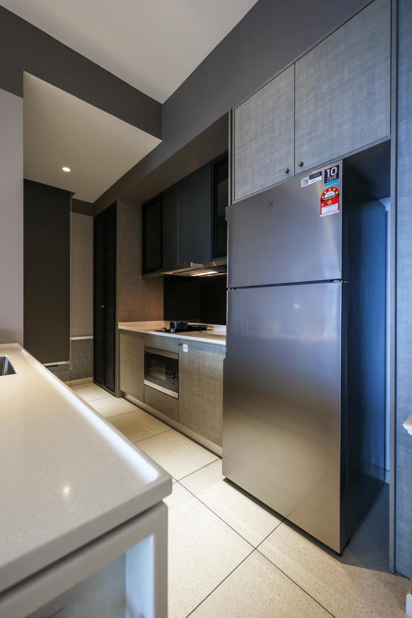 Apartament Millerz Square By Mykey Kuala Lumpur Zewnętrze zdjęcie A refrigerator in a kitchen