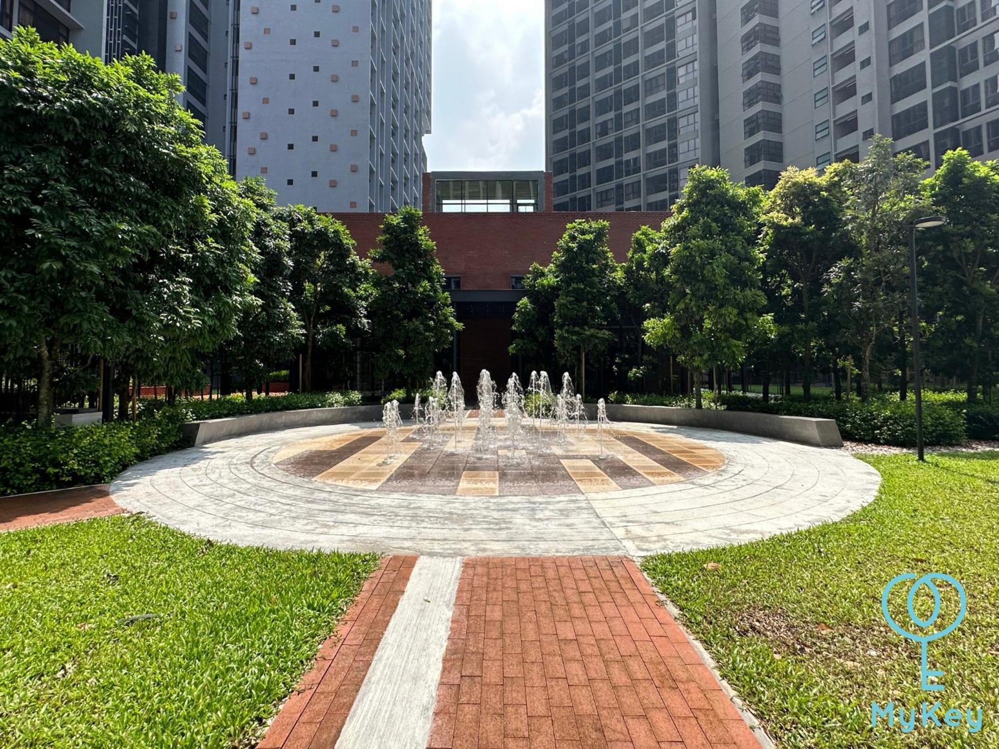 Apartament Millerz Square By Mykey Kuala Lumpur Zewnętrze zdjęcie Fountain at the entrance of the station