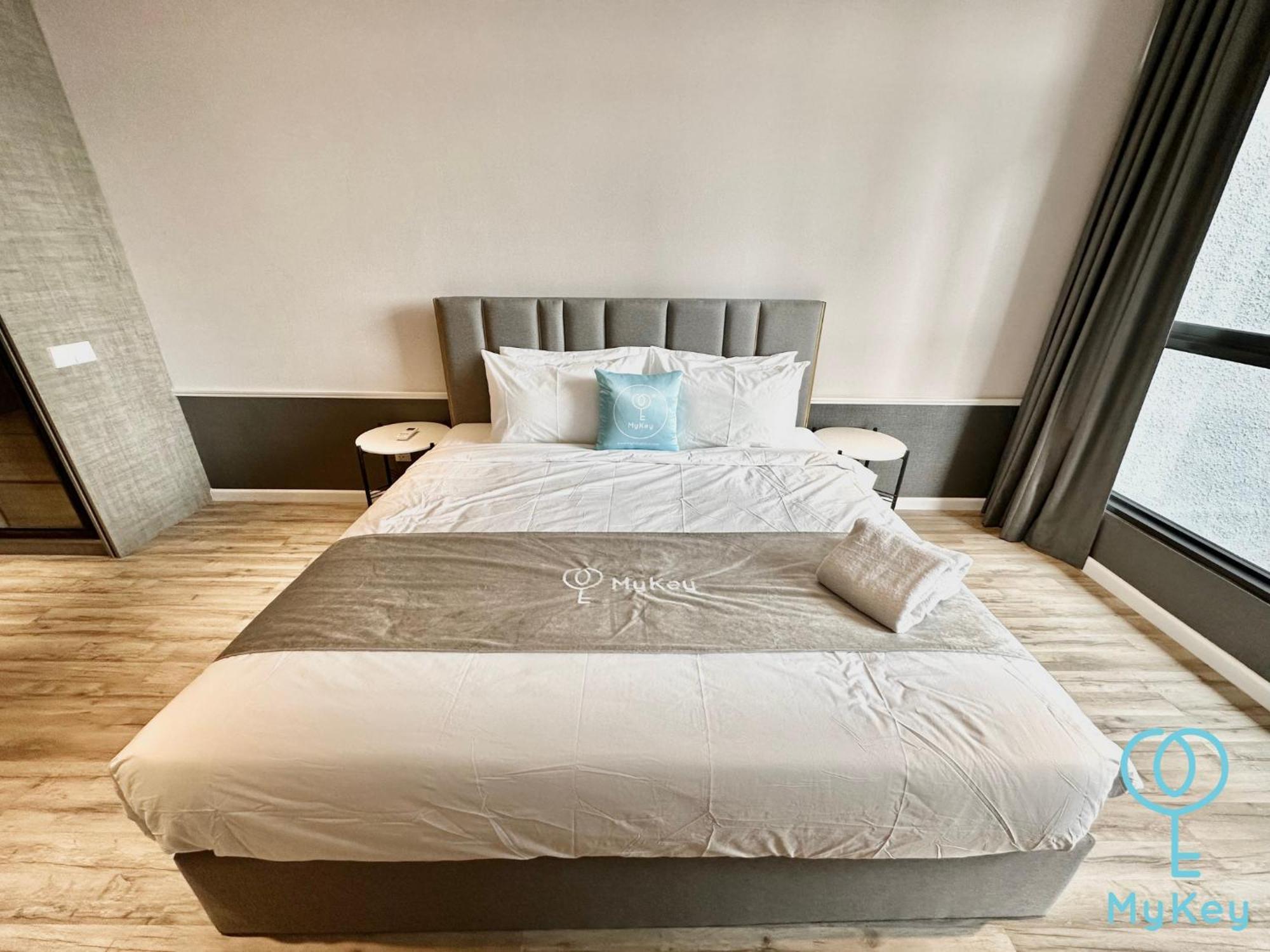 Apartament Millerz Square By Mykey Kuala Lumpur Zewnętrze zdjęcie A bedroom in a serviced apartment in Hong Kong
